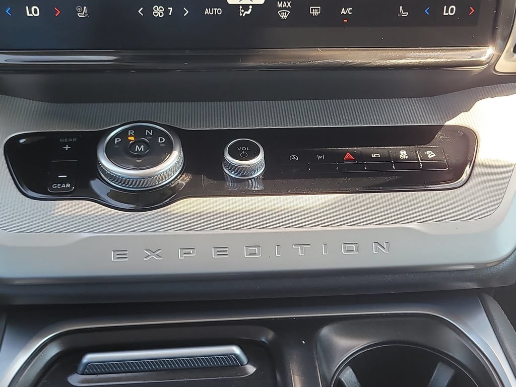 Certified 2025 Ford Expedition Active AWD/4WD image 28