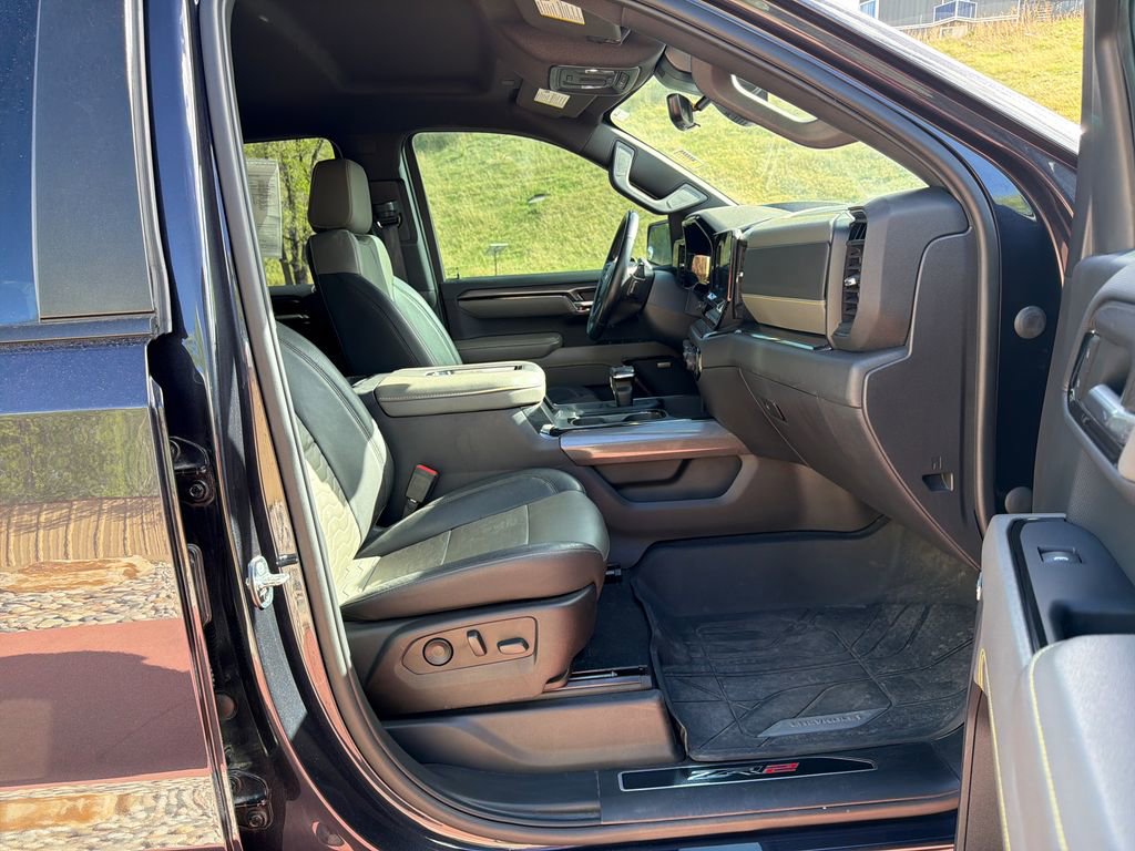 Used 2022 Chevrolet Silverado 1500 ZR2 w/ Technology Package image 30