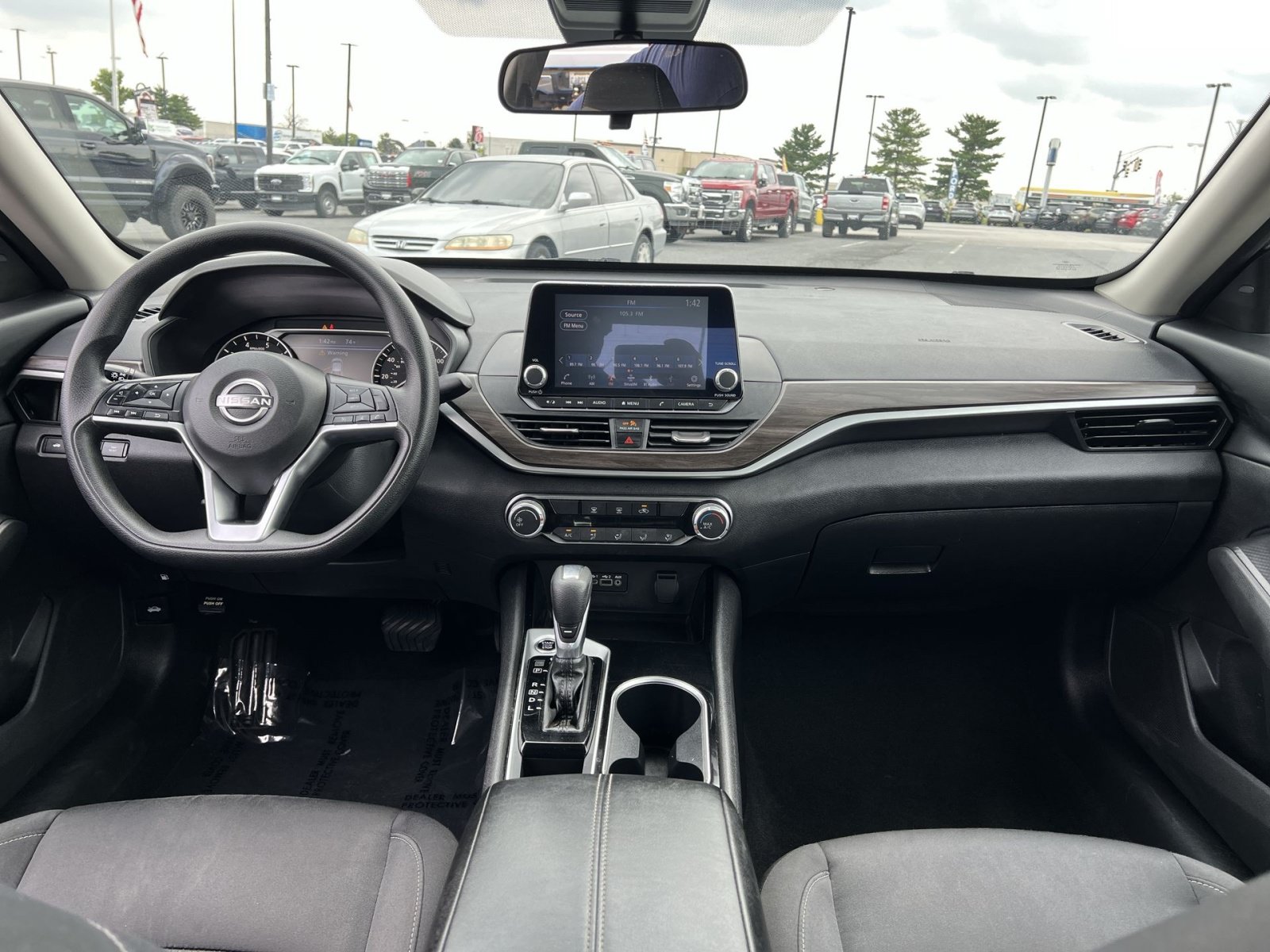 Used 2024 Nissan Altima 2.5 SV FWD image 22