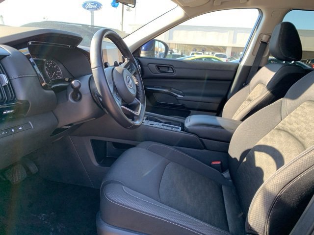 Used 2025 Nissan Pathfinder SV image 10