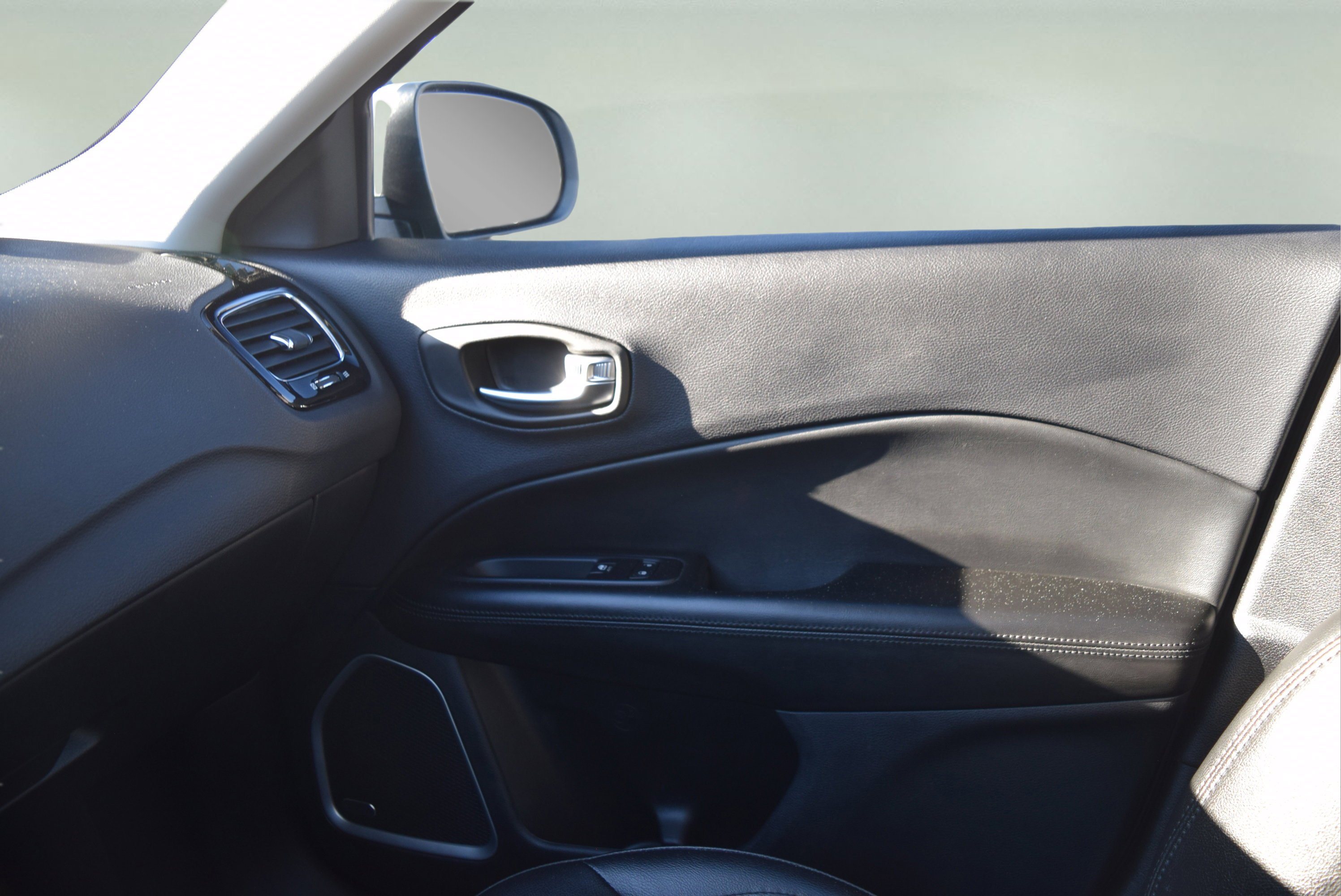 Used 2021 Jeep Compass Altitude w/ Sun and Sound Group image 16