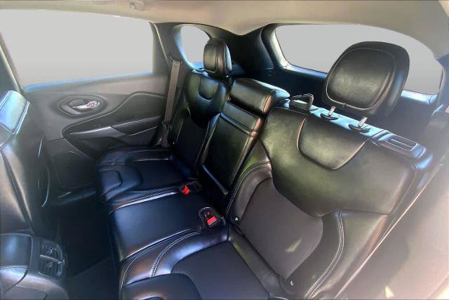 Used 2019 Jeep Cherokee Latitude Plus w/ Cold Weather Group AWD/4WD image 20