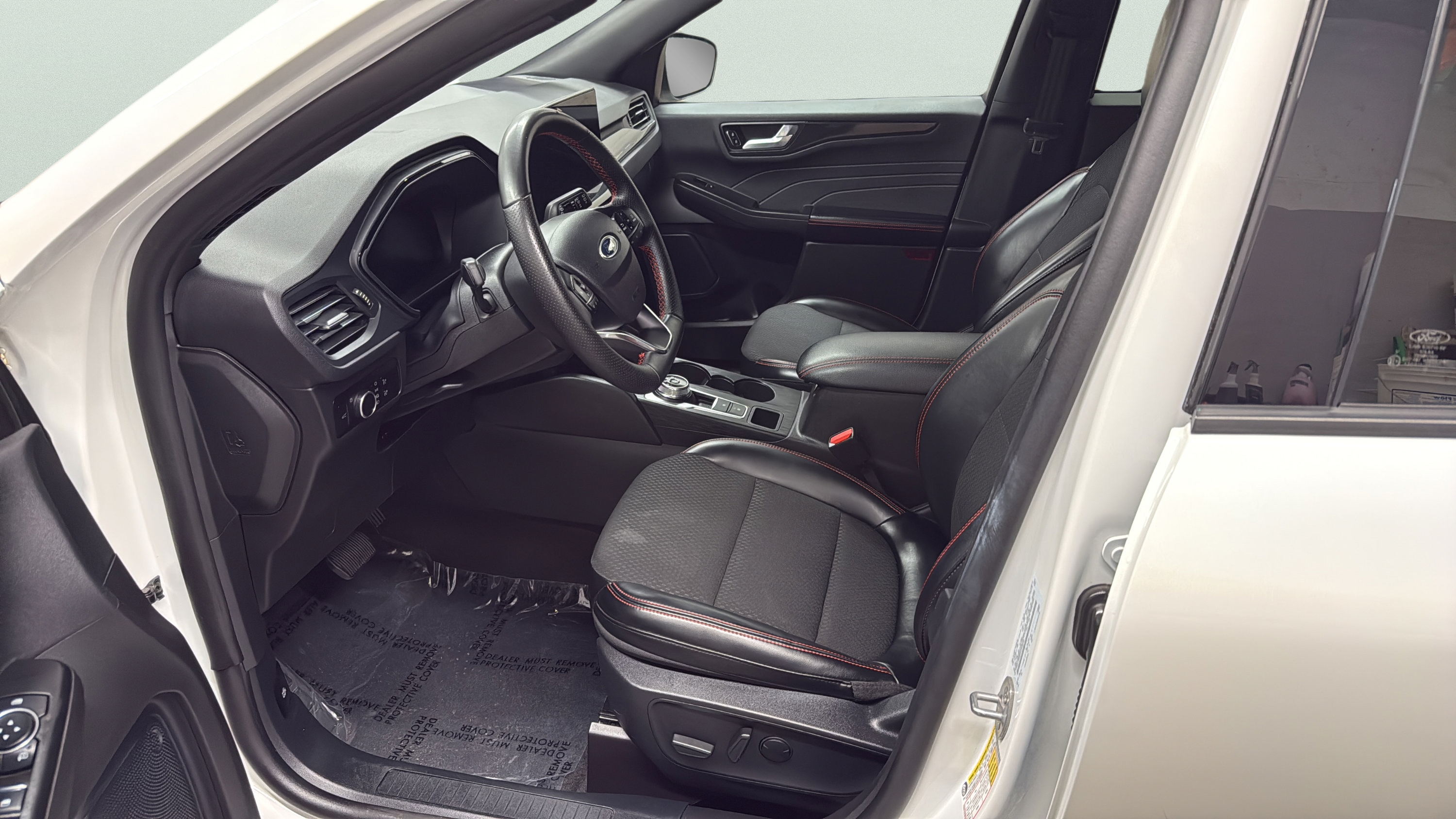 Certified 2025 Ford Escape ST-Line w/ Tech Pack #1 AWD/4WD image 10