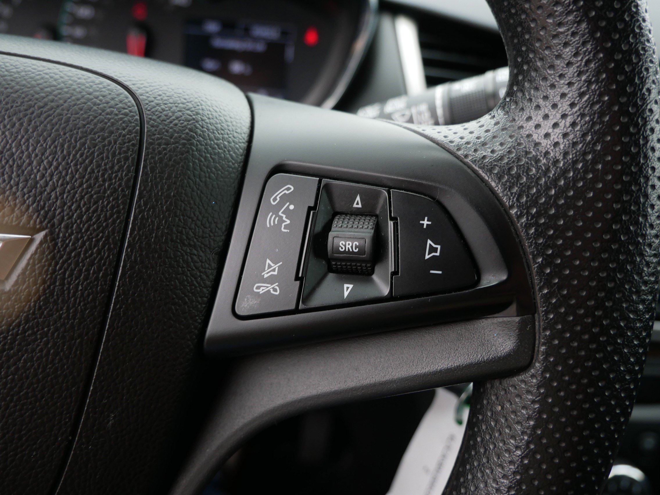 Used 2020 Chevrolet Trax LS w/ Tint and Cruise Package FWD image 28