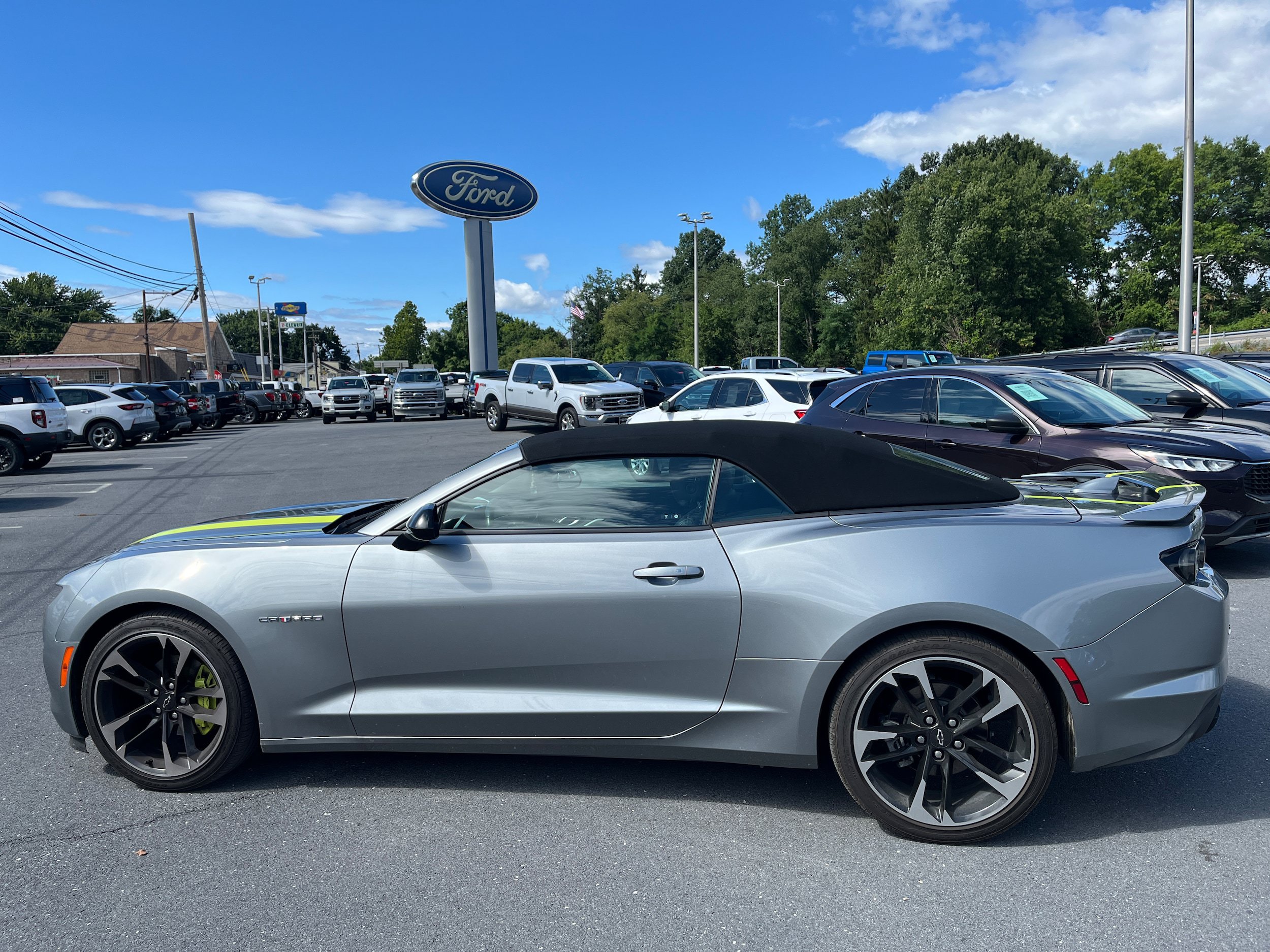 Used 2023 Chevrolet Camaro LT RWD image 7