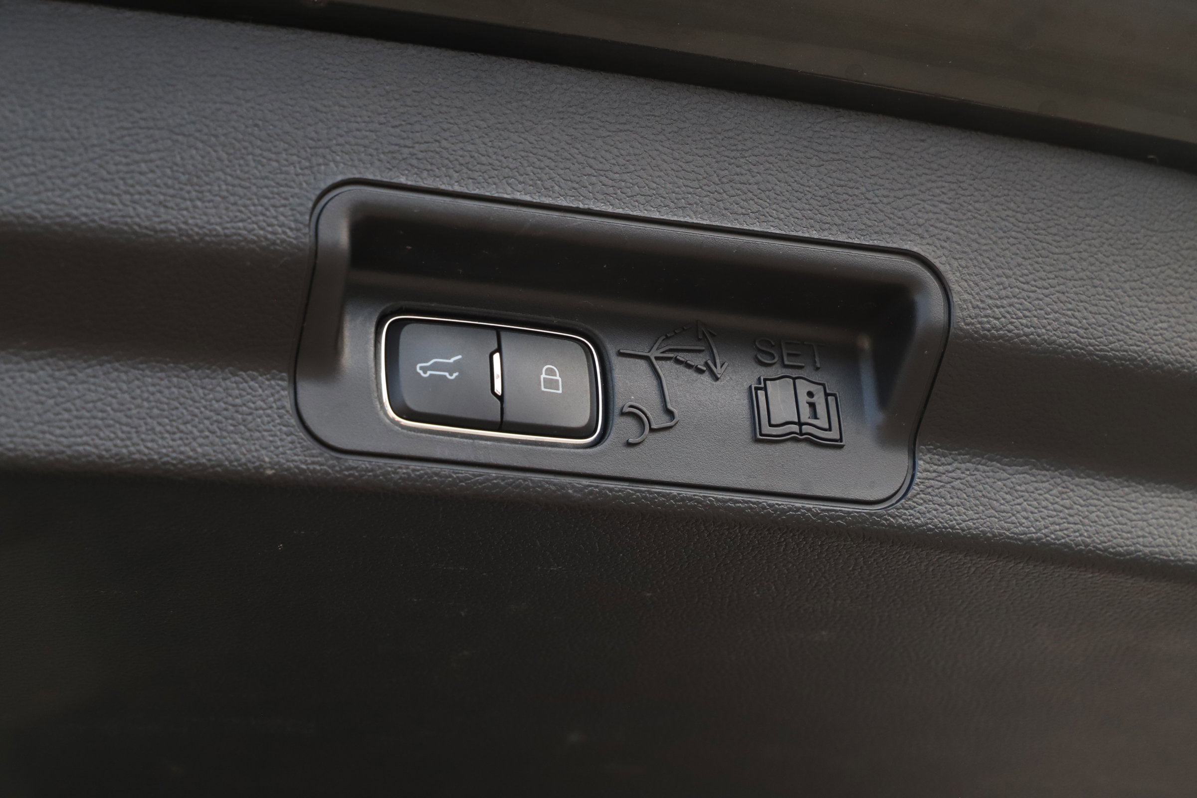 Certified 2023 Ford Explorer XLT w/ Equipment Group 202A image 9