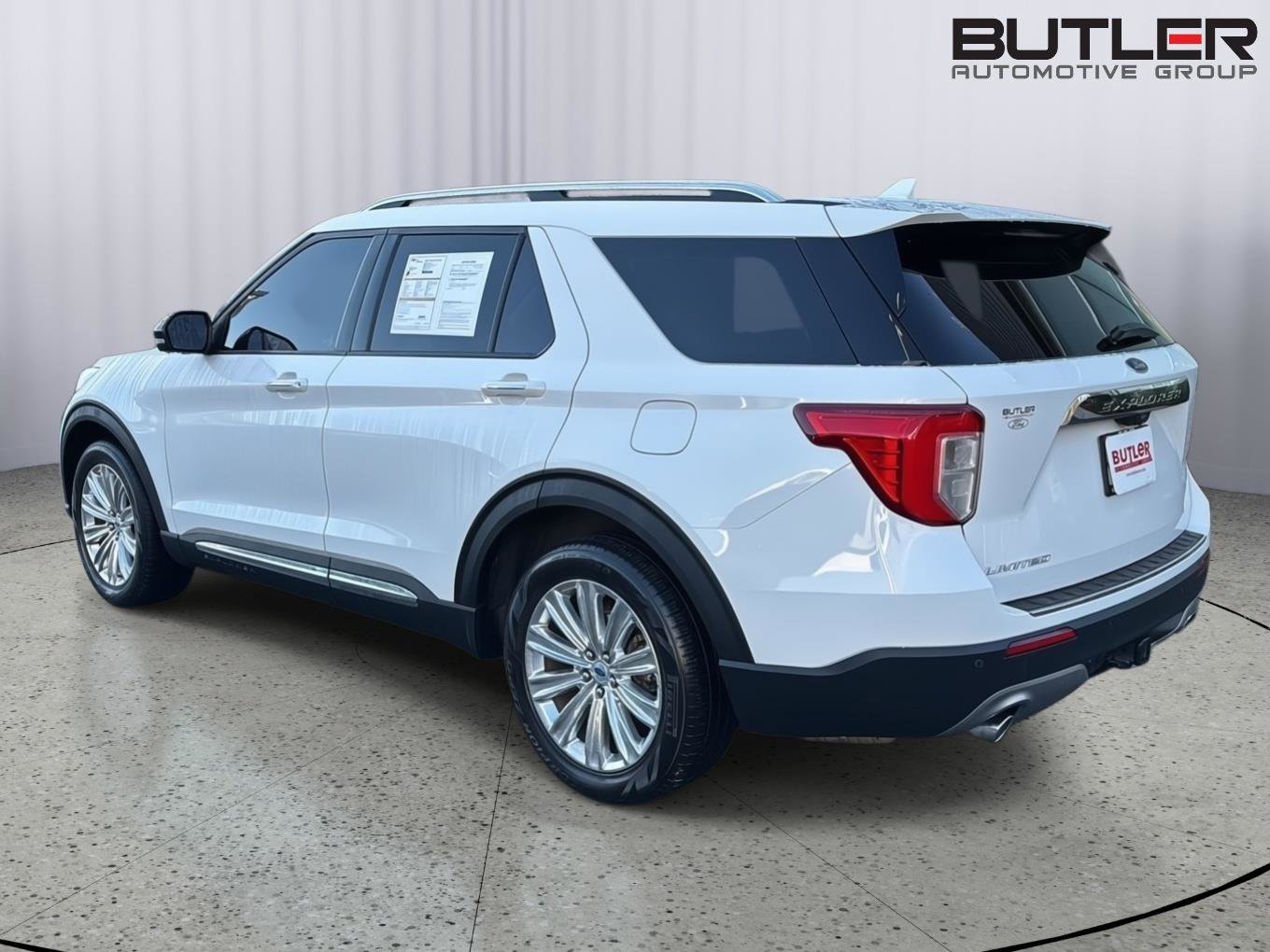 Certified 2022 Ford Explorer Limited w/ Equipment Group 301A image 3