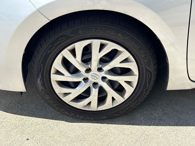 Used 2017 Toyota Corolla LE w/ Carpet Mat Package (TMS) FWD image 11