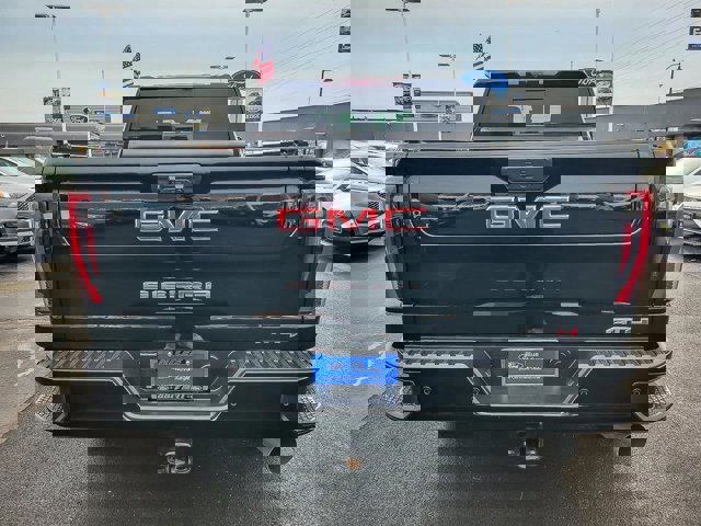 Used 2025 GMC Sierra 2500 AT4 w/ AT4 Premium Plus Package image 3