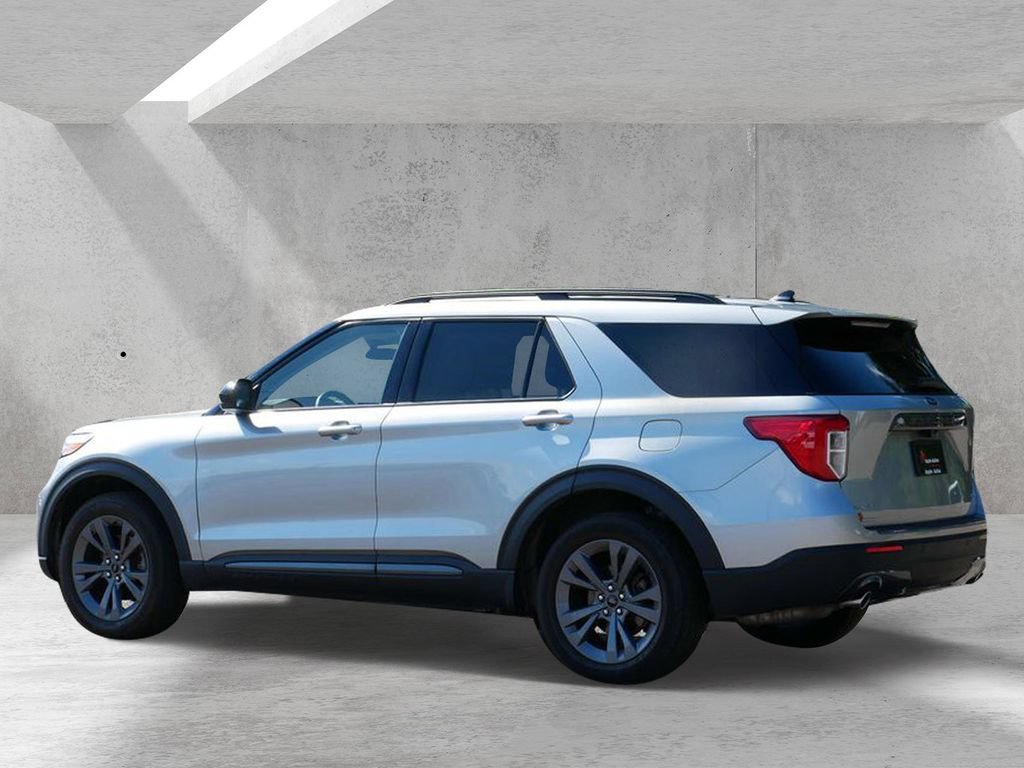 Certified 2023 Ford Explorer XLT w/ Equipment Group 202A AWD/4WD image 4