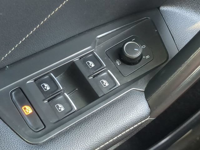 Used 2022 Volkswagen Tiguan SE R-Line FWD image 27