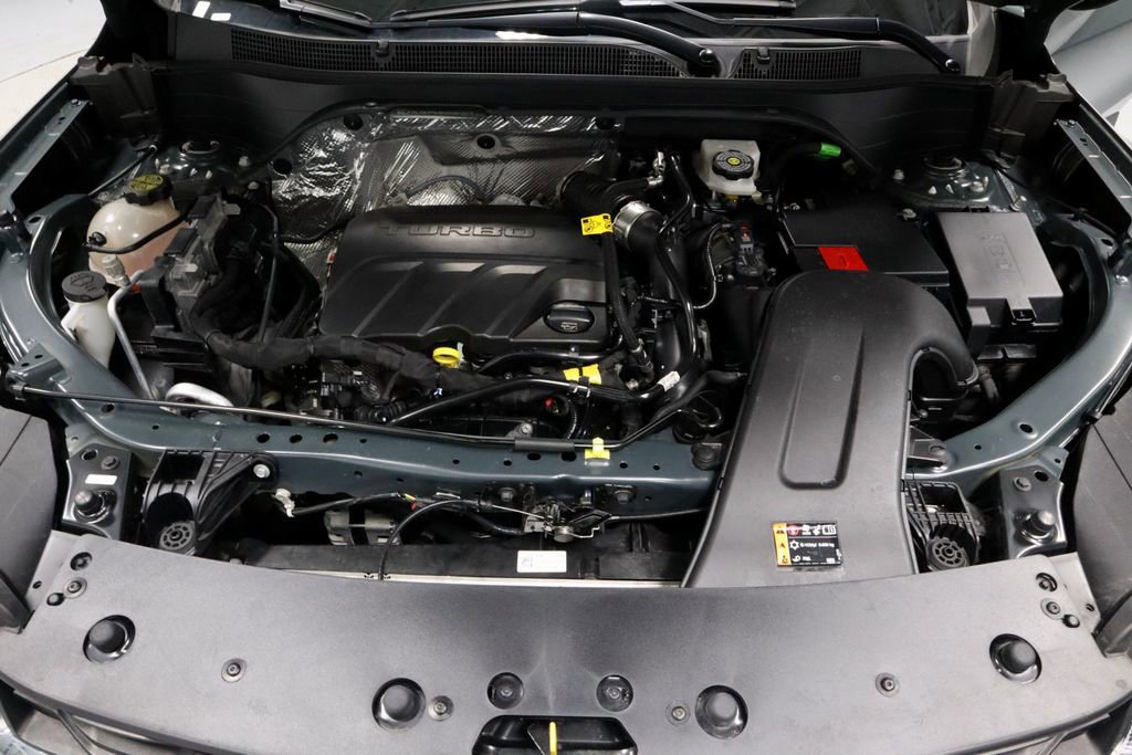 Used 2025 Chevrolet Trax LT w/ LT Convenience Package image 16