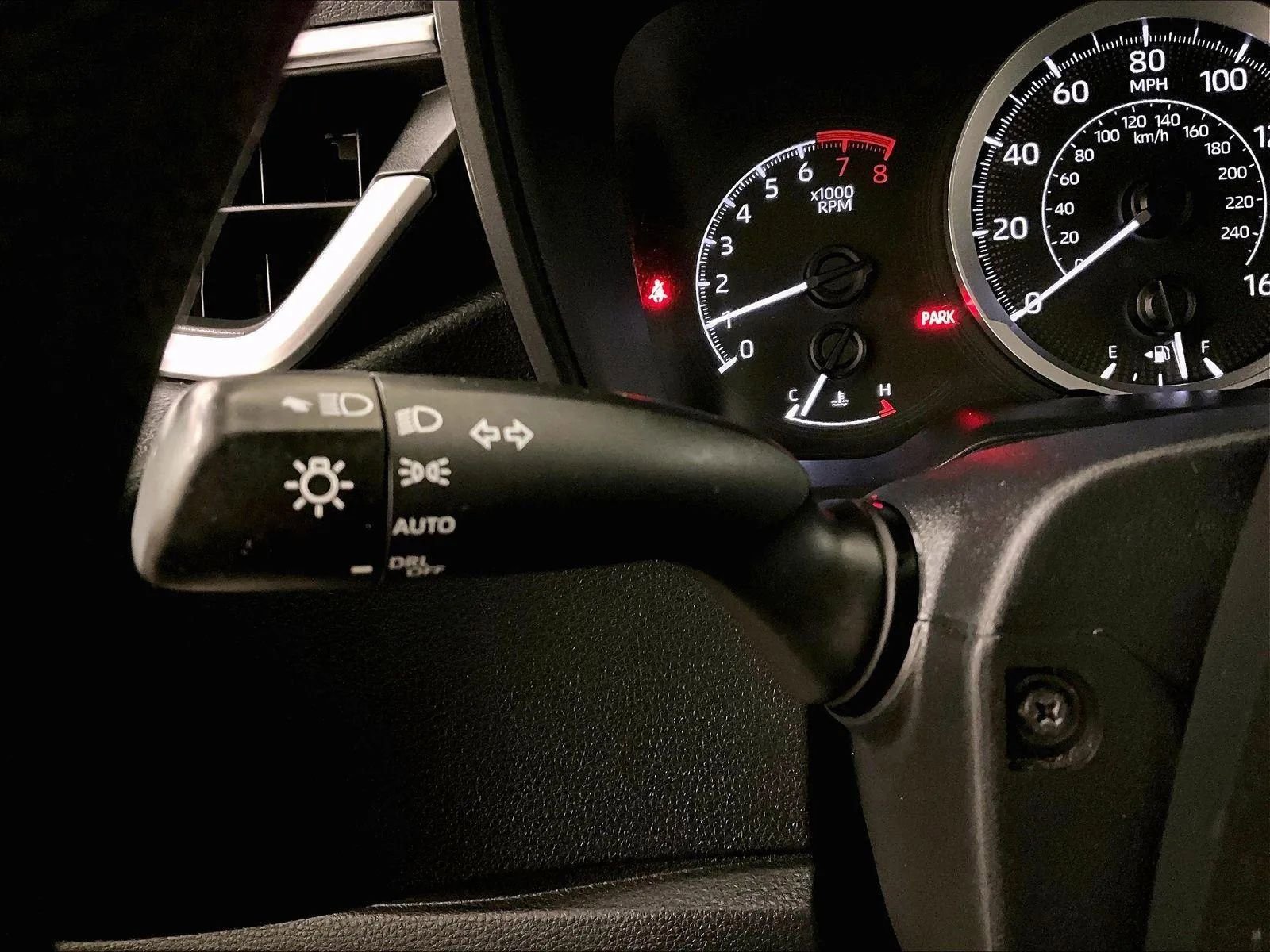 Used 2020 Toyota Corolla LE FWD image 30