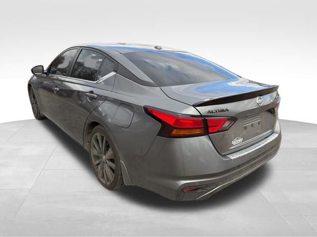 Used 2022 Nissan Altima 2.5 SR w/ Midnight Edition Package image 2