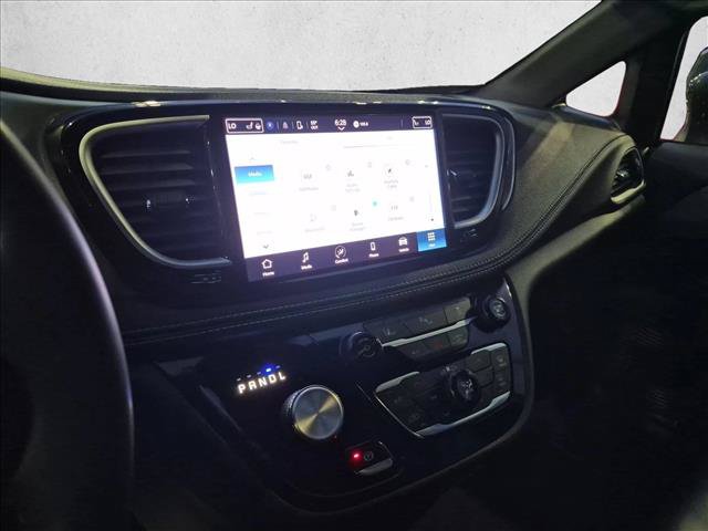Used 2023 Chrysler Pacifica Touring-L w/ S Appearance Package FWD image 14