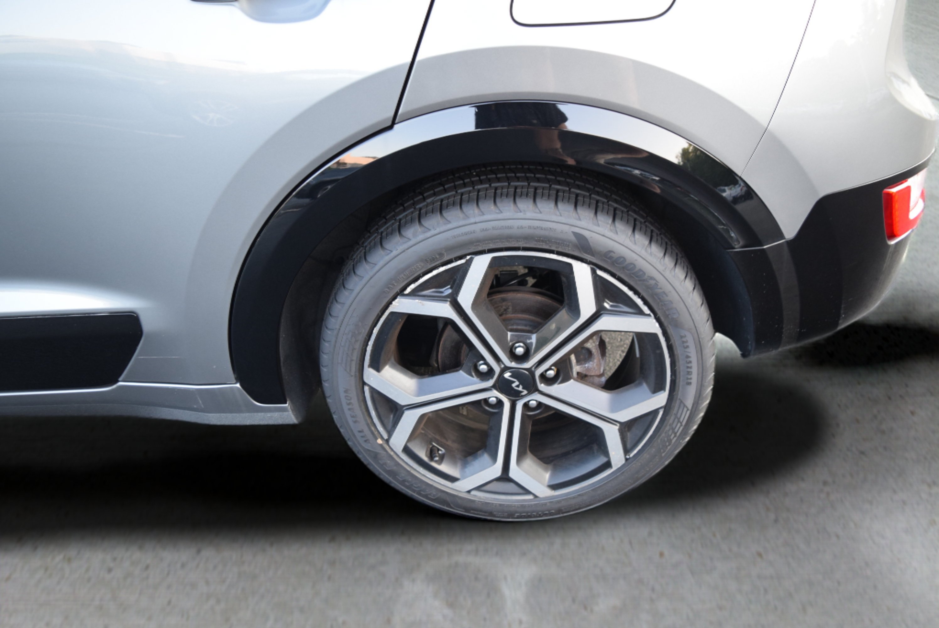 Used 2023 Kia Niro EX Touring FWD image 7