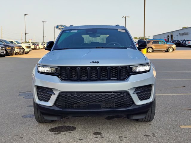 Used 2023 Jeep Grand Cherokee Altitude AWD/4WD image 7