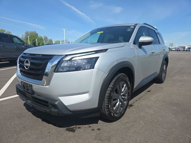 Used 2025 Nissan Pathfinder SV FWD video 2