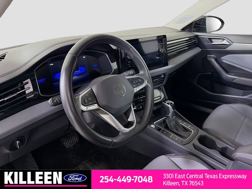Used 2025 Volkswagen Jetta SE FWD image 10