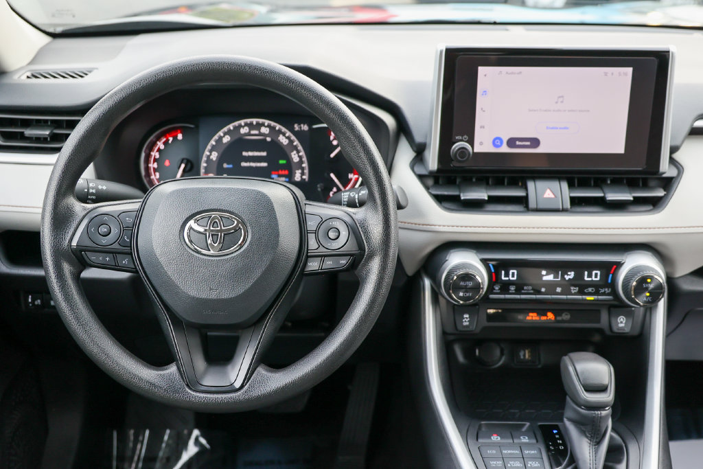Used 2025 Toyota RAV4 XLE AWD/4WD image 6
