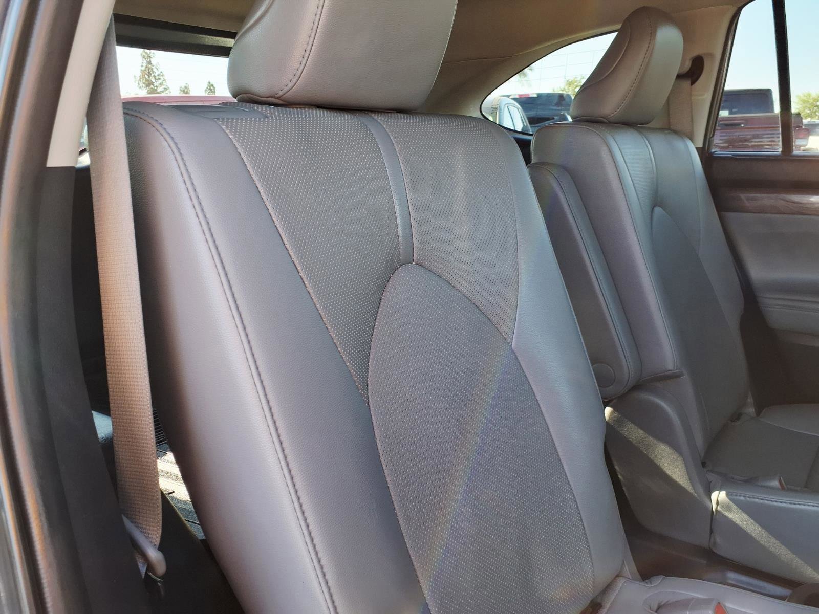 Used 2021 Toyota Highlander Limited image 15