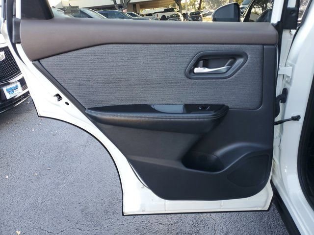 Used 2021 Nissan Rogue SV image 11