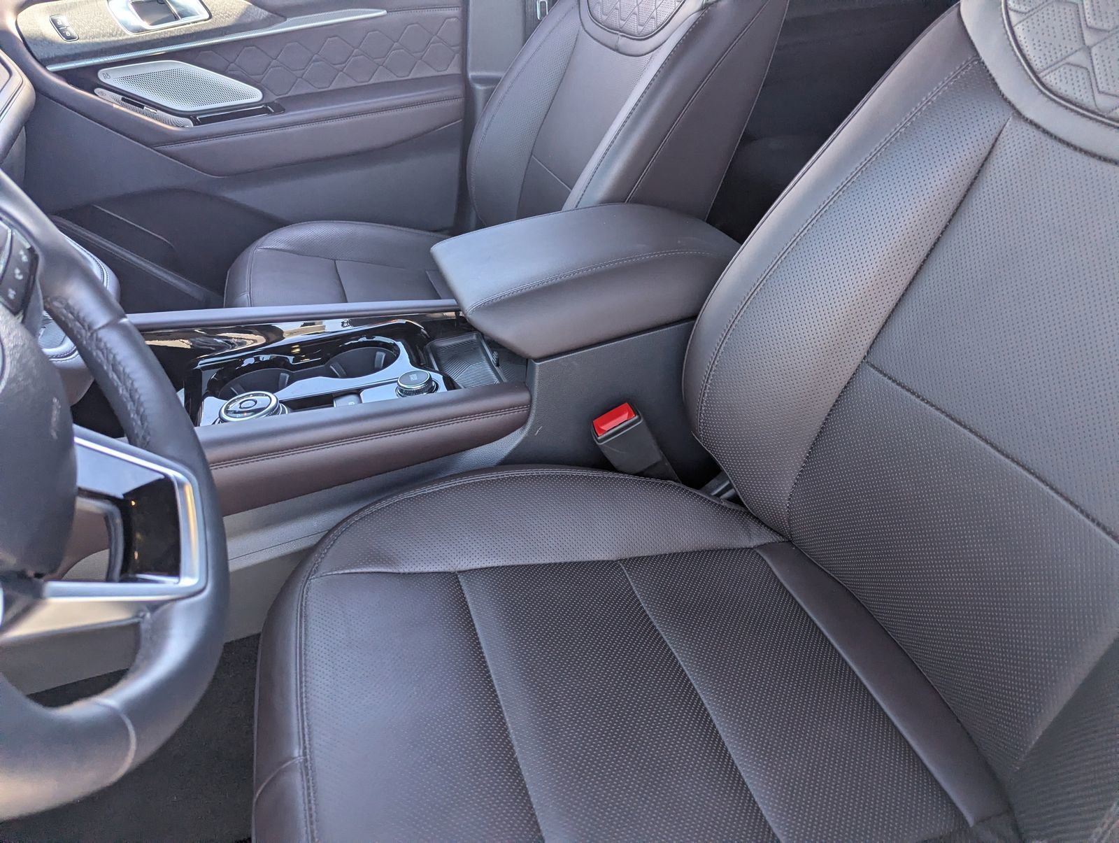 Certified 2025 Ford Explorer Platinum w/ LUX Leather Package image 18