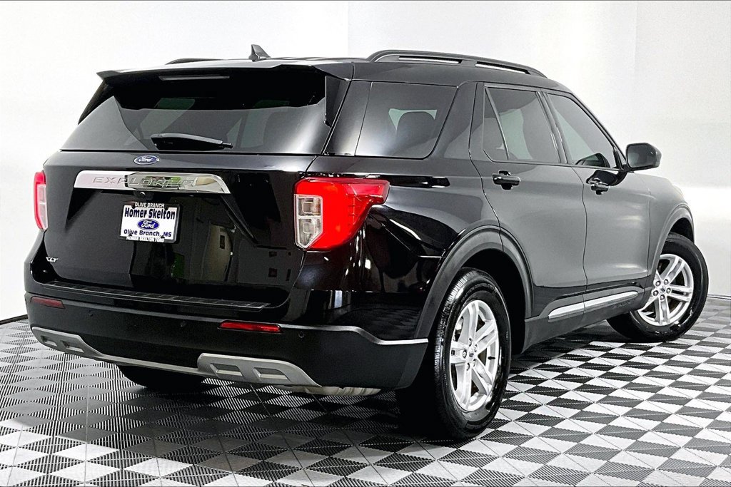Certified 2024 Ford Explorer XLT w/ Equipment Group 202A RWD image 12