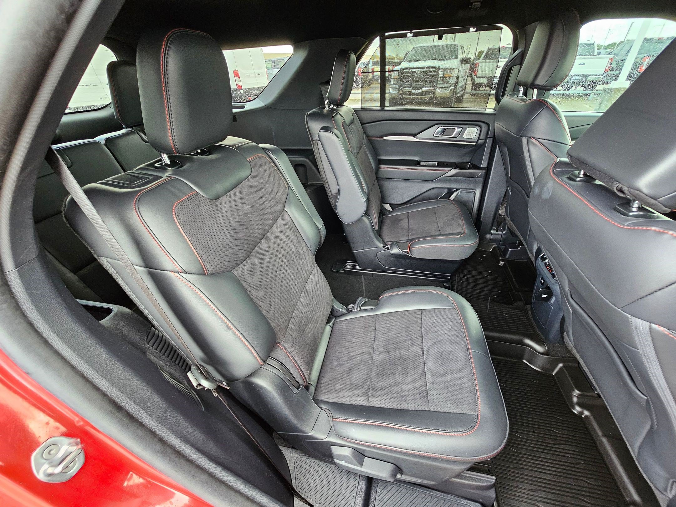 Certified 2025 Ford Explorer ST RWD image 32