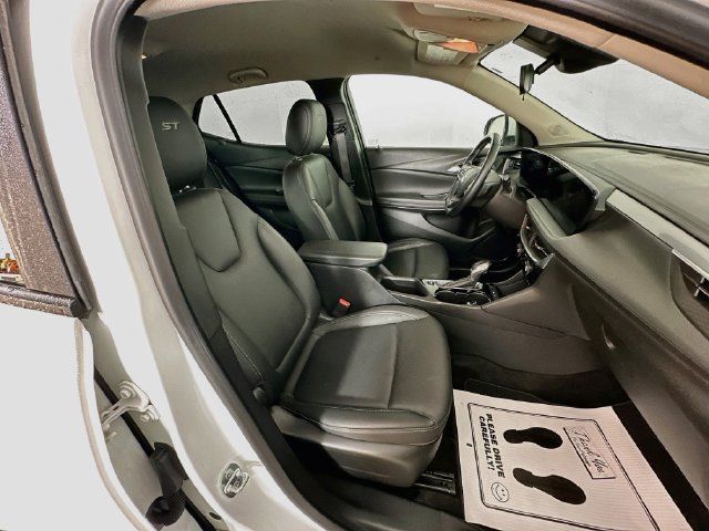 Used 2024 Buick Encore GX Sport Touring w/ Comfort Package FWD image 32