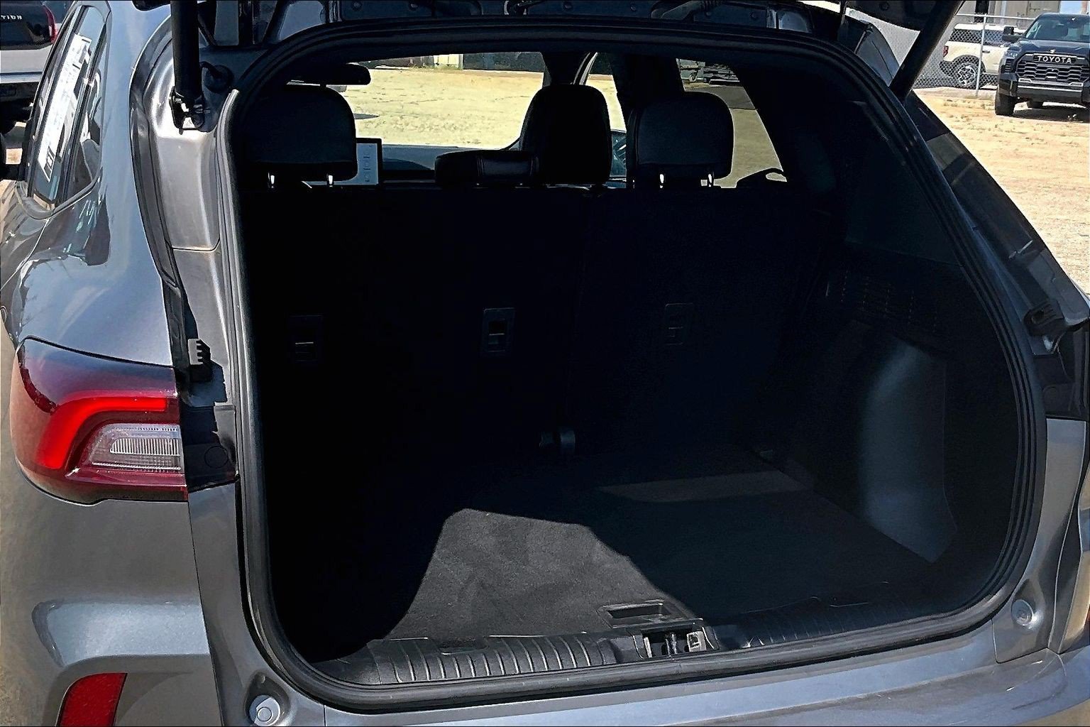 Certified 2024 Ford Escape ST-Line w/ Tech Pack #1 FWD image 19