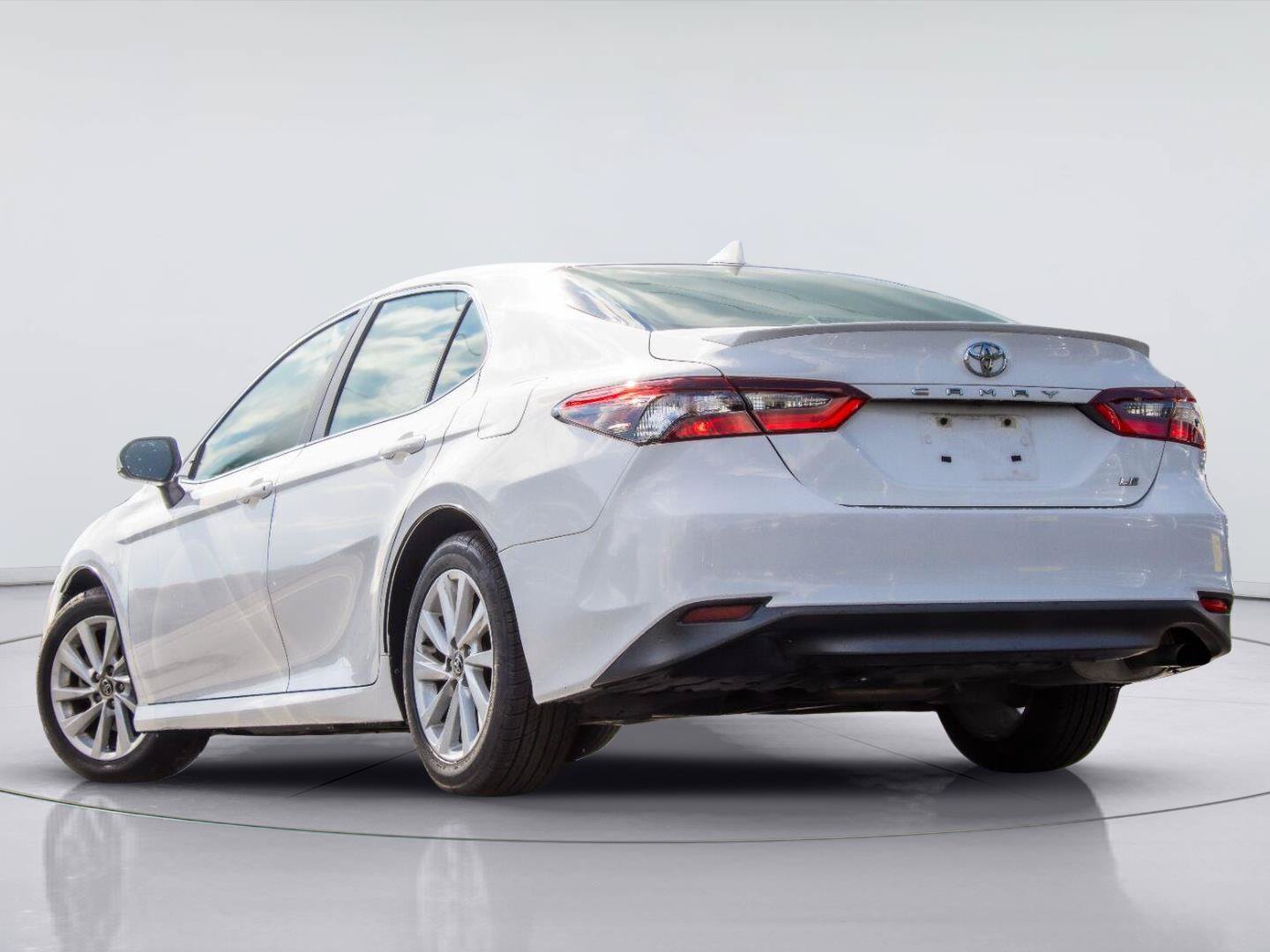 Used 2023 Toyota Camry LE FWD image 3