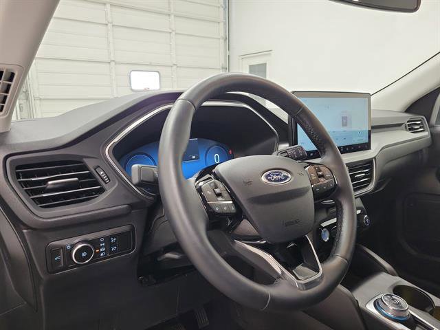 Certified 2025 Ford Escape Platinum image 19