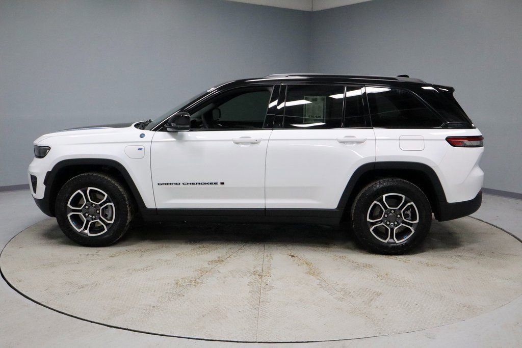 Used 2022 Jeep Grand Cherokee Trailhawk image 2