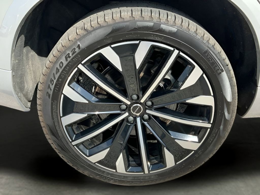 Used 2025 Volvo XC90 B6 Plus image 11