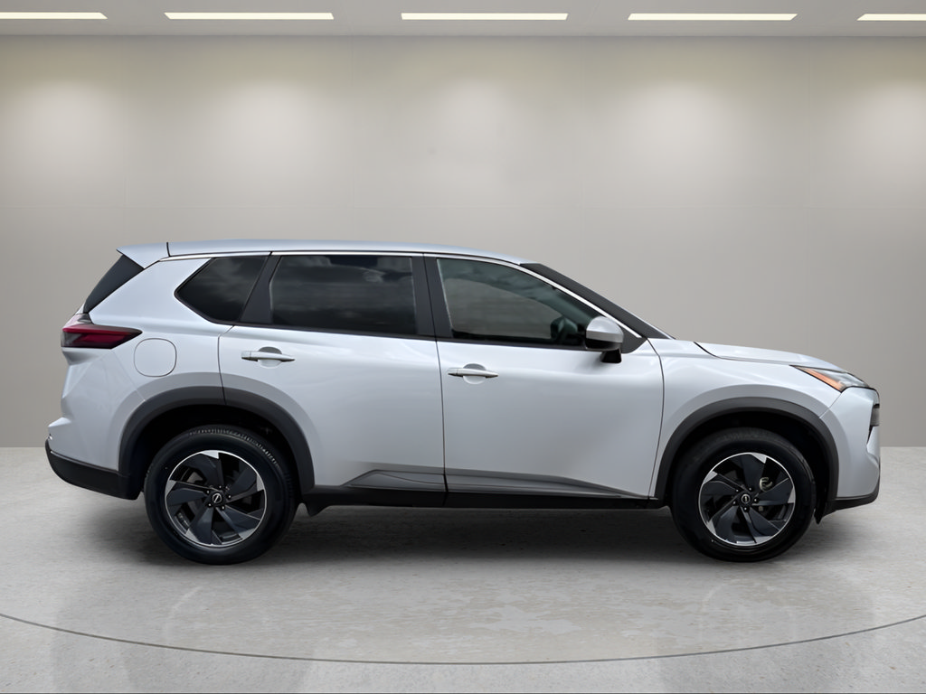 Used 2024 Nissan Rogue SV AWD/4WD image 9