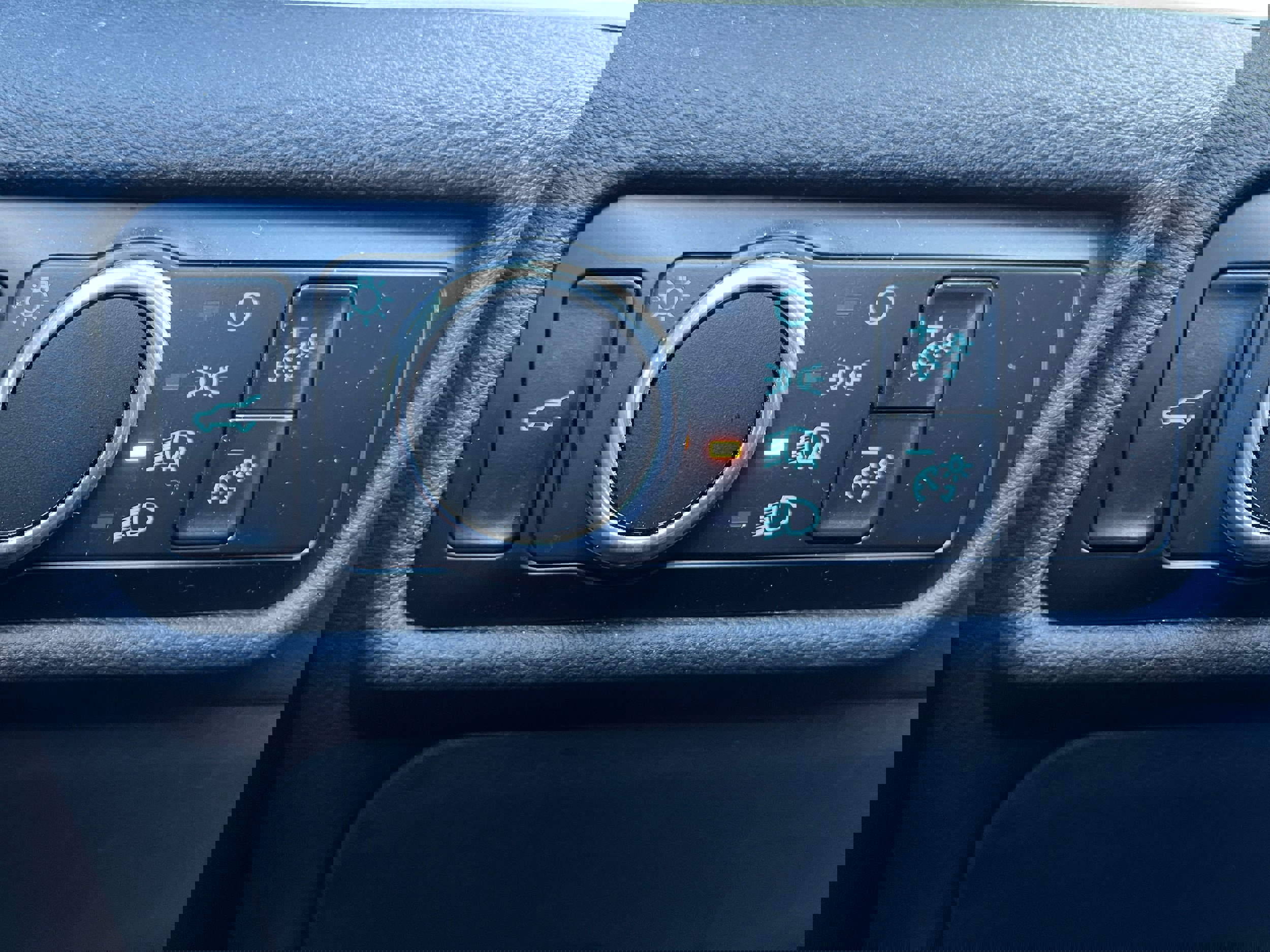 Certified 2023 Ford Explorer XLT w/ Class IV Trailer Tow Package image 23