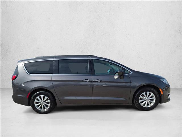 Used 2018 Chrysler Pacifica Touring Plus FWD image 4