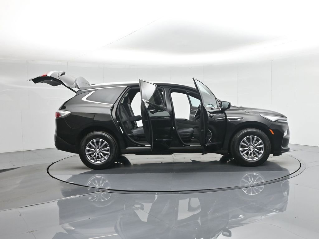 Used 2024 Buick Enclave Premium image 34