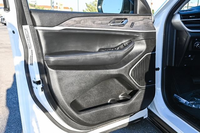 Used 2023 Jeep Grand Cherokee 4WD 4xe w/ Luxury Tech Group II image 24