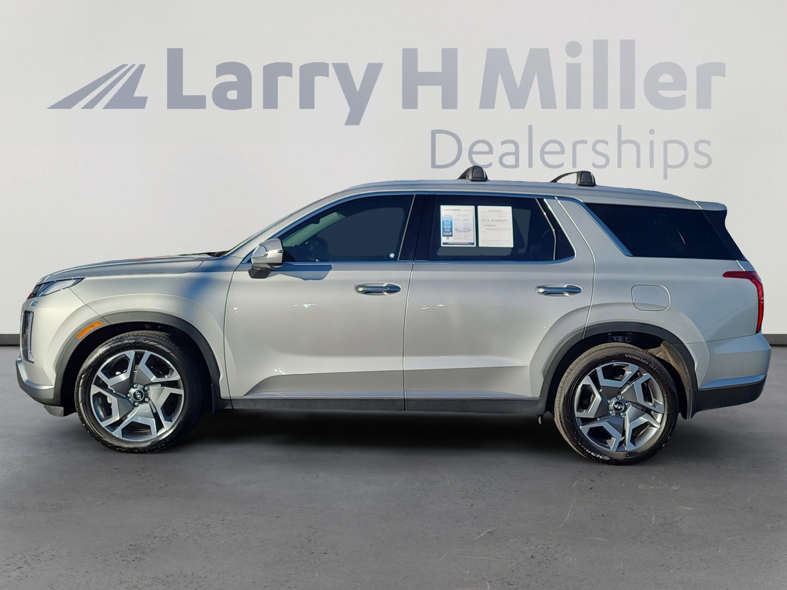 Used 2025 Hyundai Palisade SEL image 2