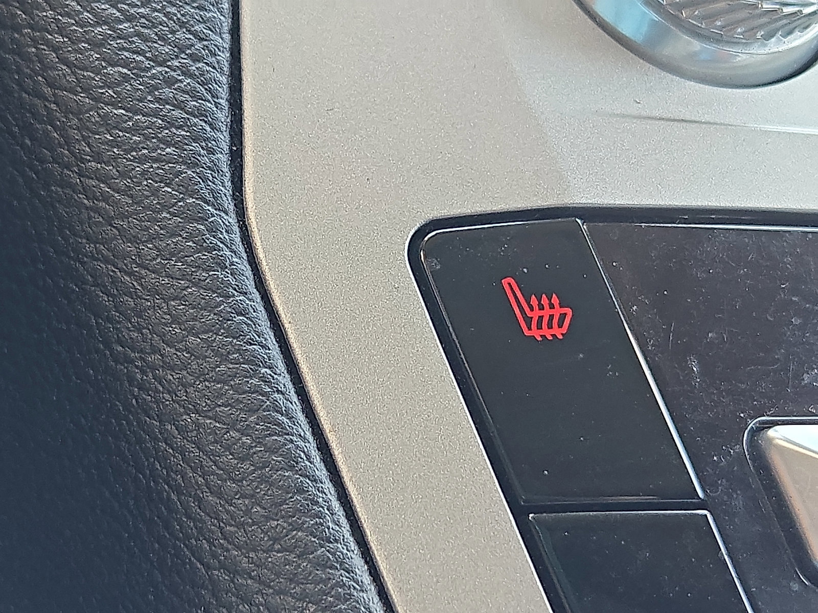 Certified 2022 Ford Explorer XLT w/ Equipment Group 202A image 20