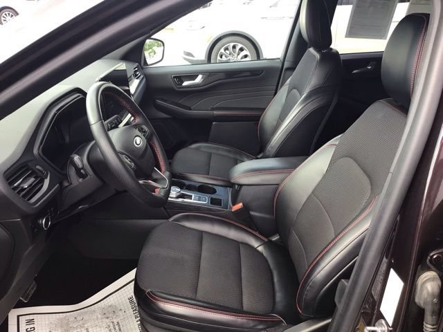 Certified 2023 Ford Escape ST-Line w/ Tech Pack #1 AWD/4WD image 9
