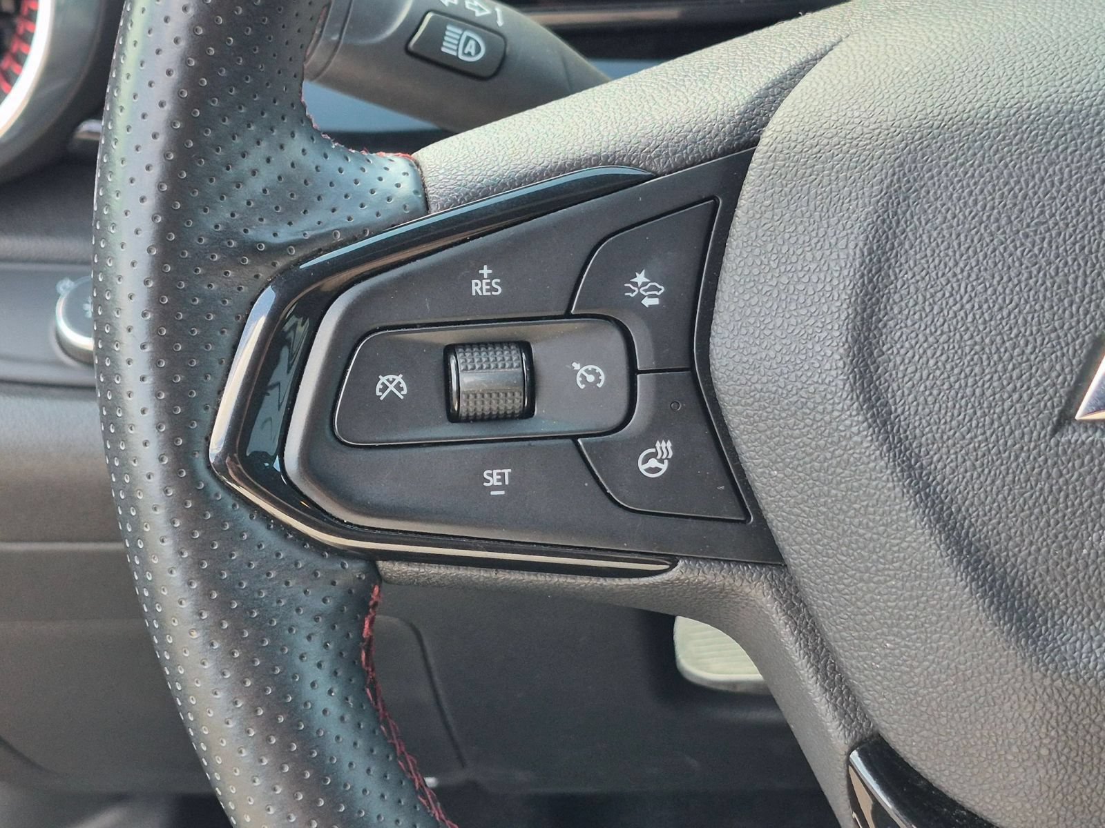 Used 2024 Chevrolet Trax RS FWD image 19