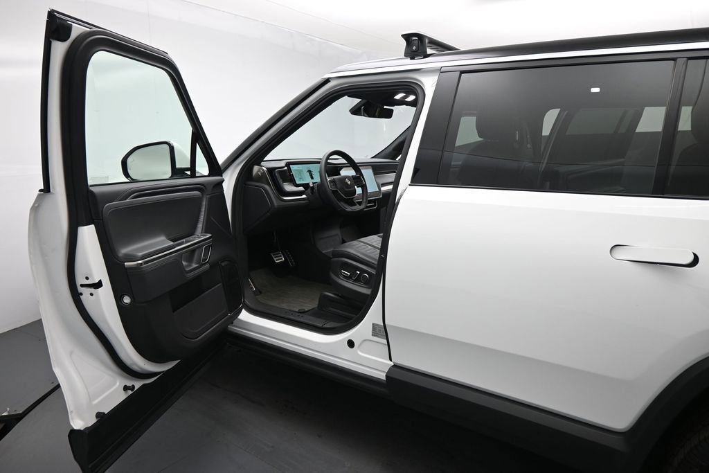 Used 2024 Rivian R1S Adventure AWD/4WD image 7