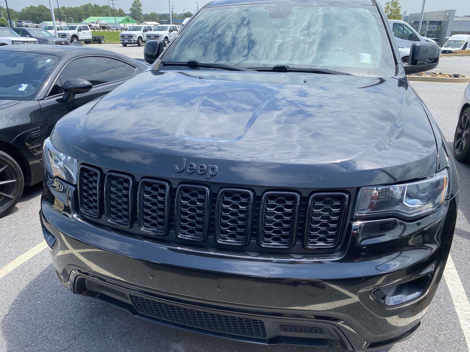 Used 2019 Jeep Grand Cherokee Altitude AWD/4WD image 2