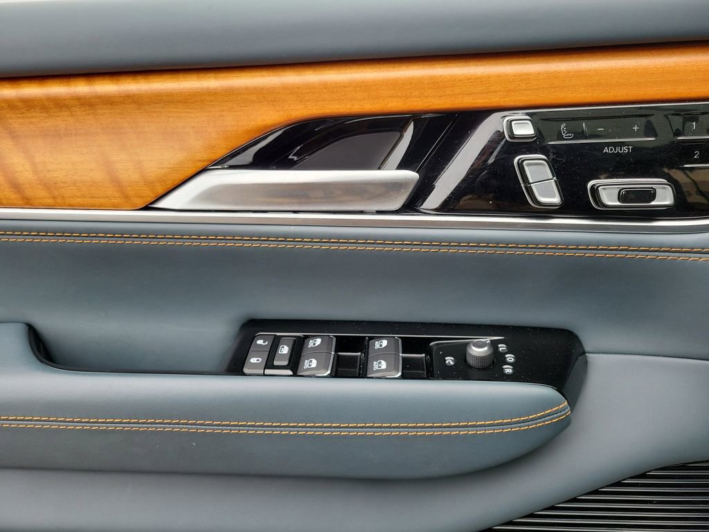 Used 2023 Jeep Grand Wagoneer Series III image 18