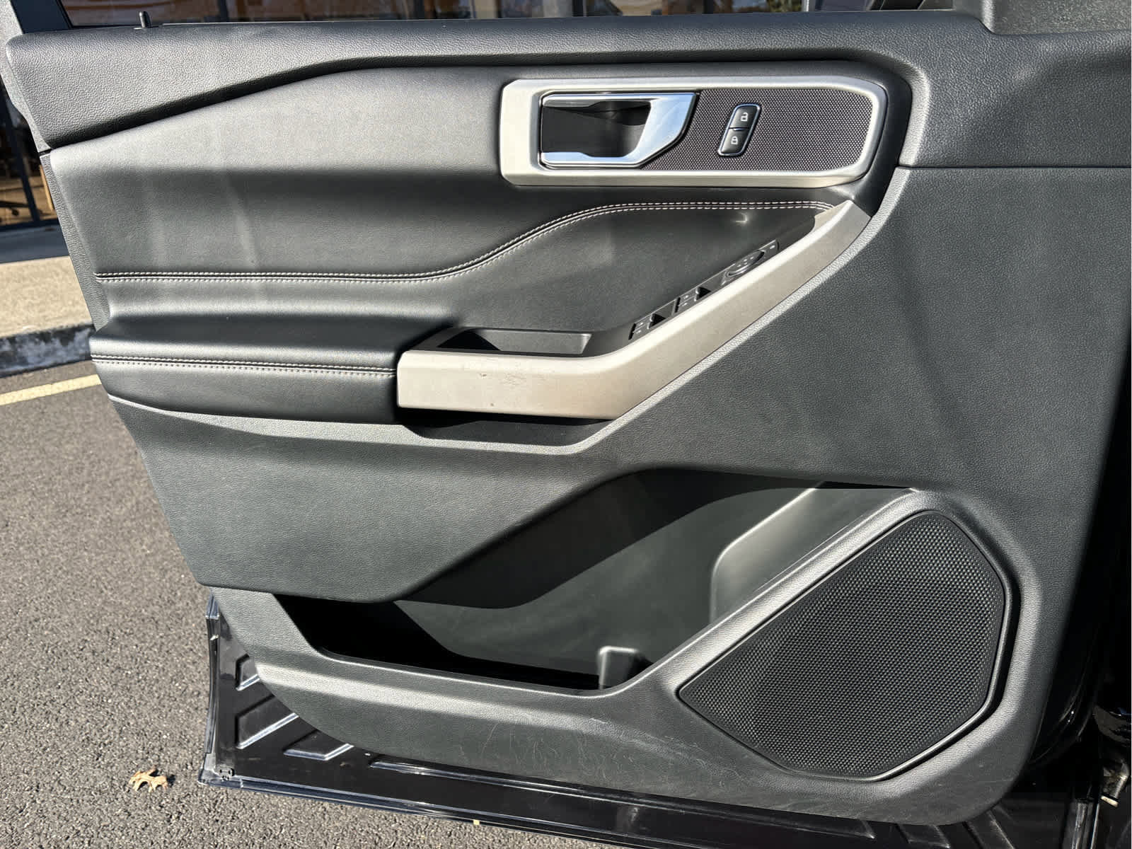 Certified 2022 Ford Explorer XLT w/ Equipment Group 202A image 29