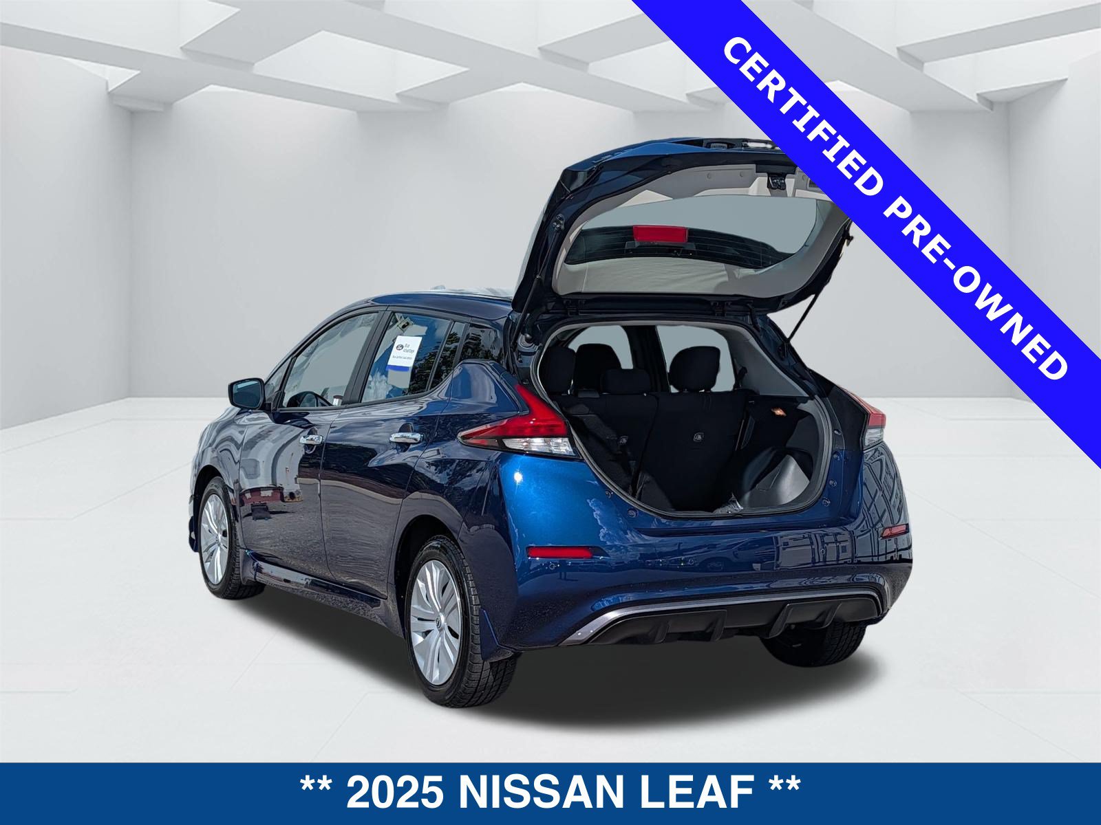 Used 2025 Nissan Leaf S FWD image 14