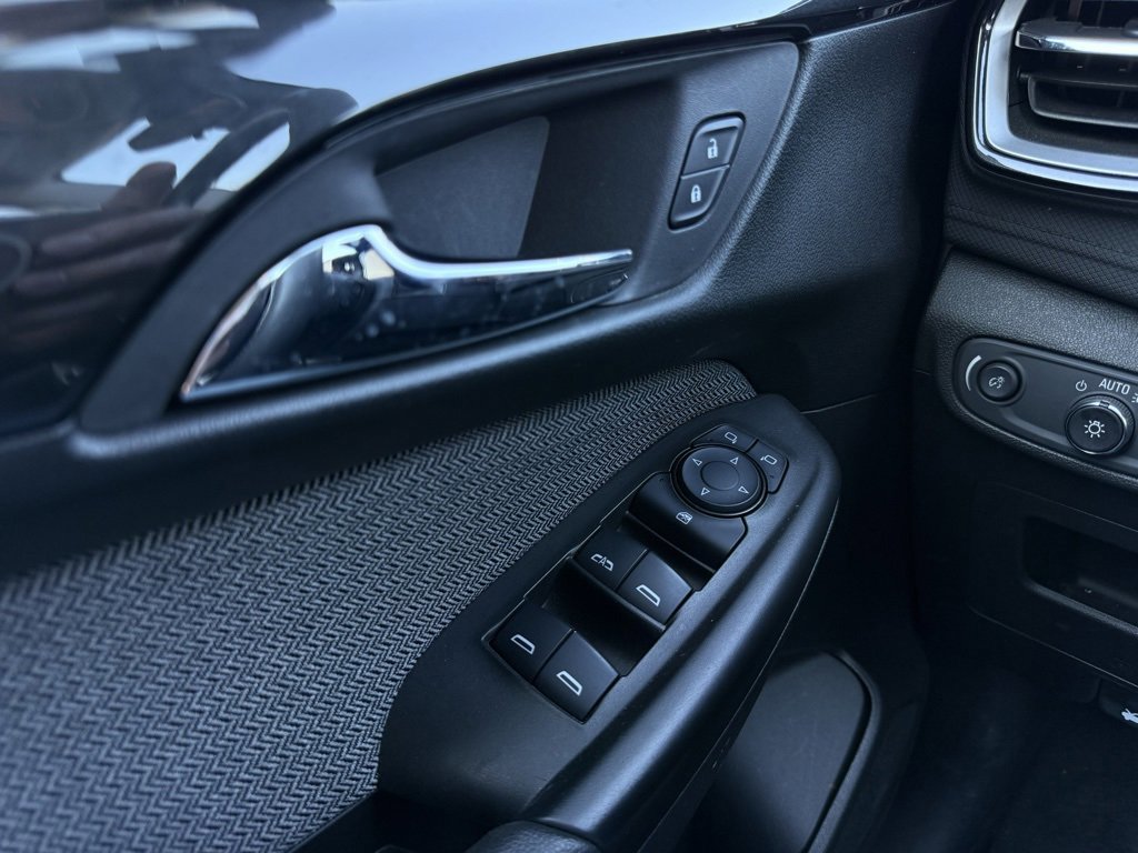 Used 2025 Chevrolet TrailBlazer LT image 12